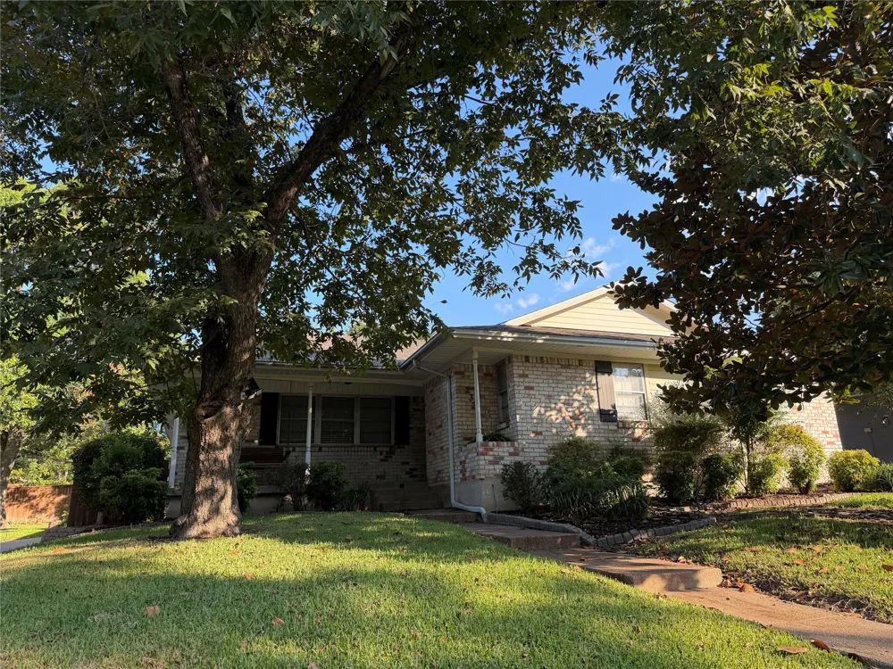 2323 Springhill Drive Dallas, TX 75228
