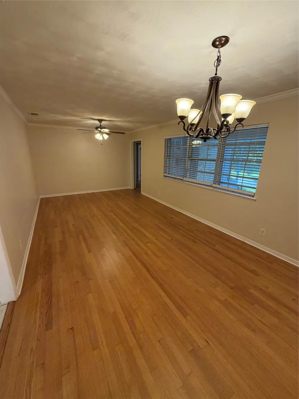 2323 Springhill Drive Dallas, TX 75228