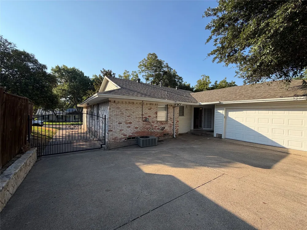 2323 Springhill Drive Dallas, TX 75228