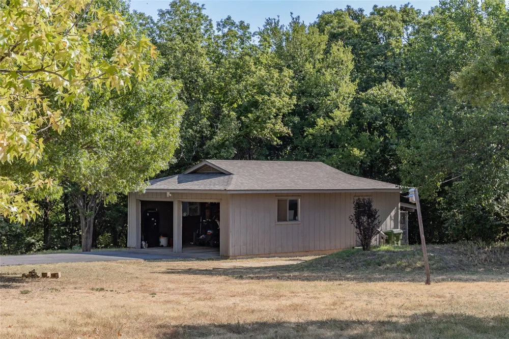 4381 Loy Lake Road Sherman, TX 75092