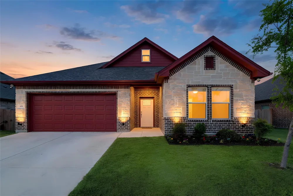 405 Titus Drive Springtown, TX 76082
