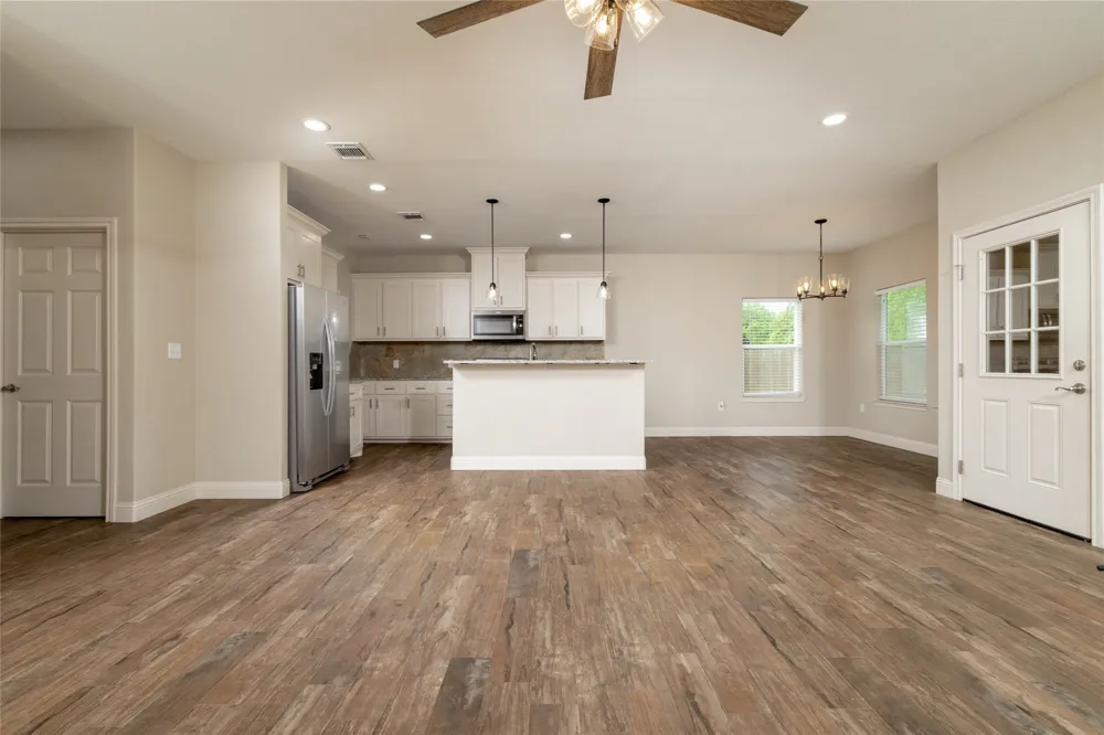 405 Titus Drive Springtown, TX 76082