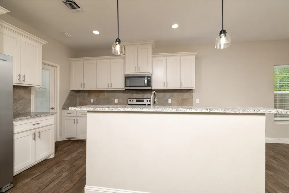 405 Titus Drive Springtown, TX 76082