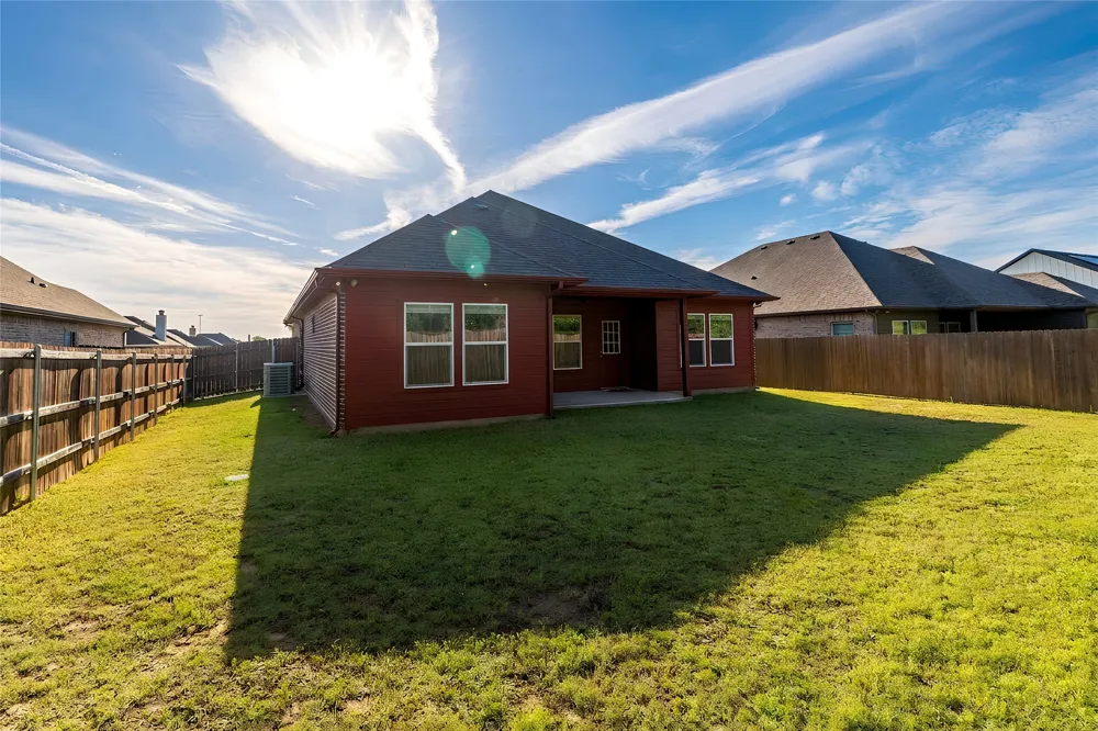 405 Titus Drive Springtown, TX 76082