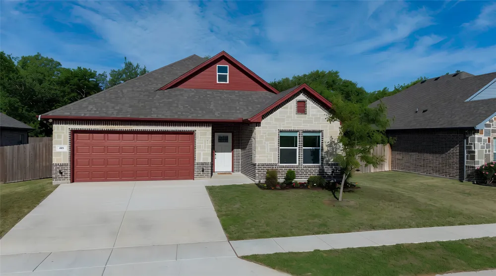 405 Titus Drive Springtown, TX 76082