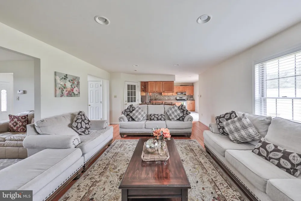 42 LOUIS CIRCLE Drums, PA 18222