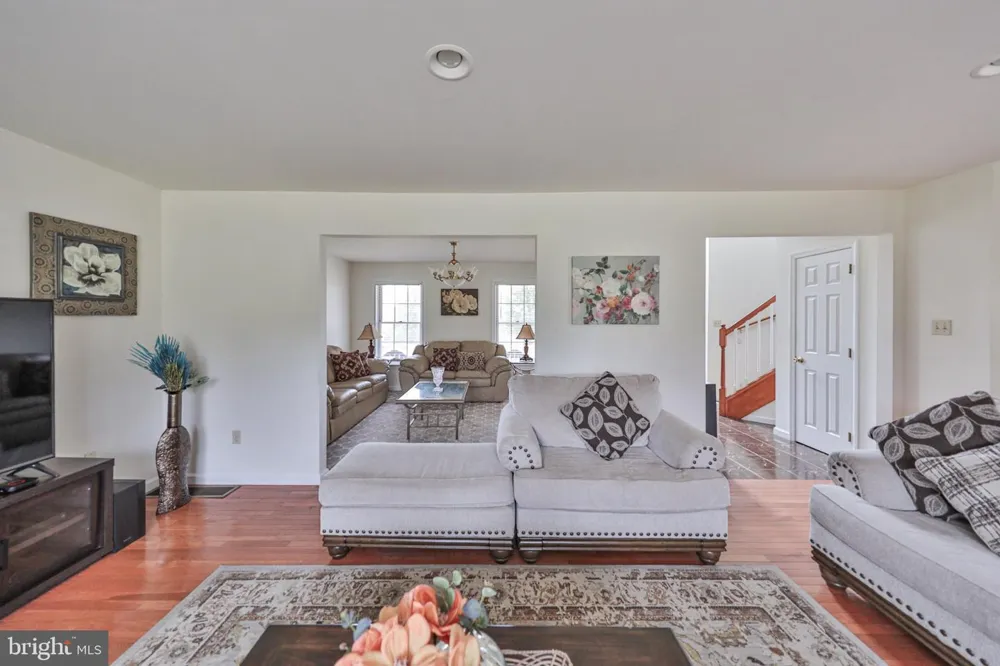 42 LOUIS CIRCLE Drums, PA 18222