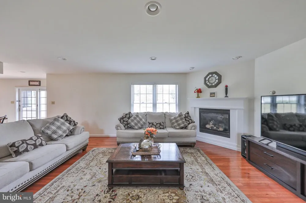 42 LOUIS CIRCLE Drums, PA 18222