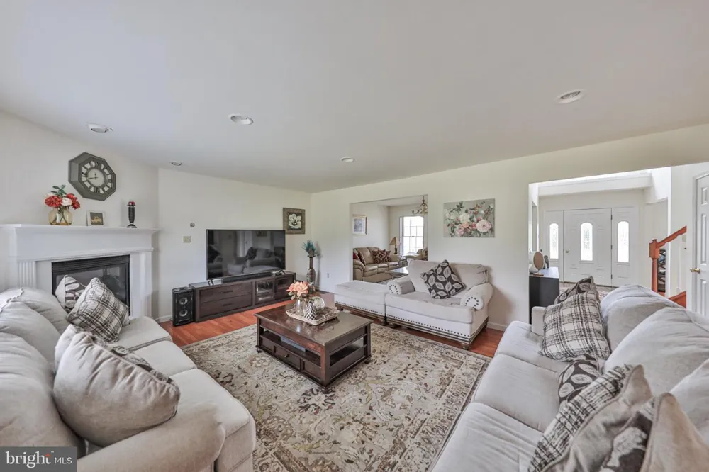 42 LOUIS CIRCLE Drums, PA 18222