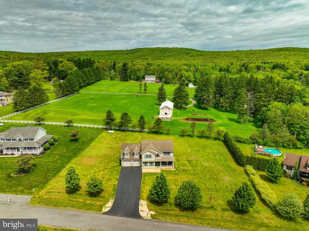 42 LOUIS CIRCLE Drums, PA 18222