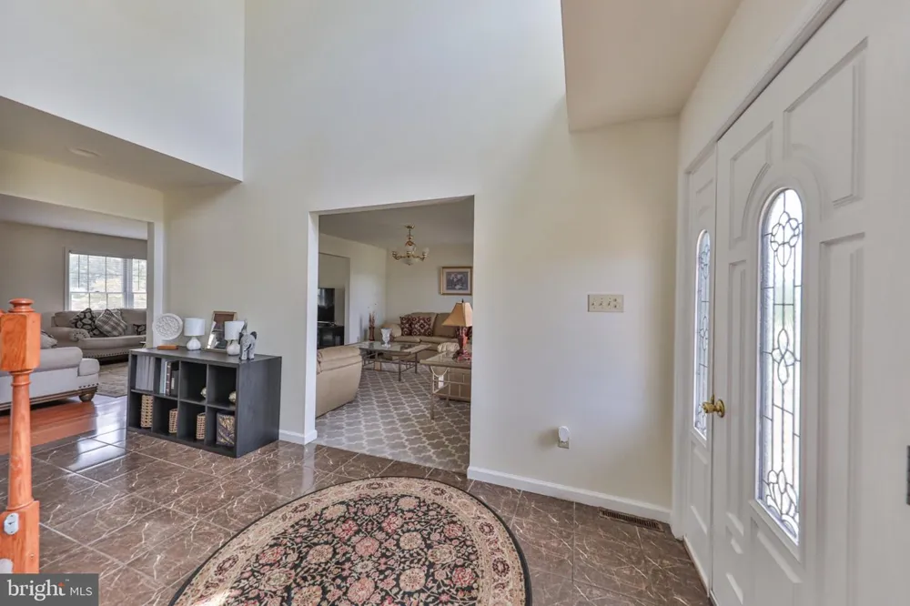 42 LOUIS CIRCLE Drums, PA 18222