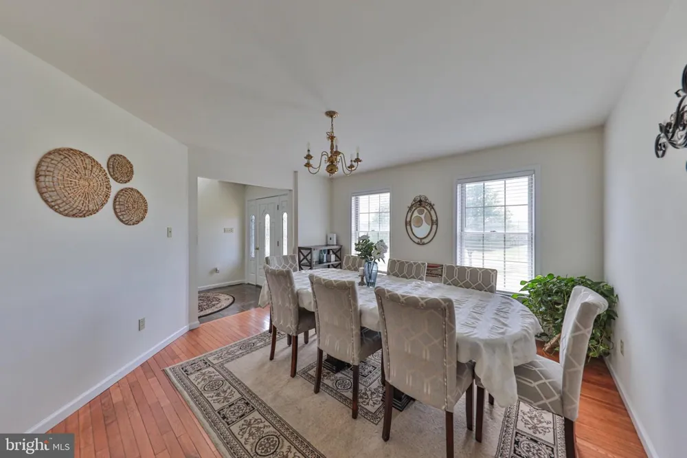 42 LOUIS CIRCLE Drums, PA 18222