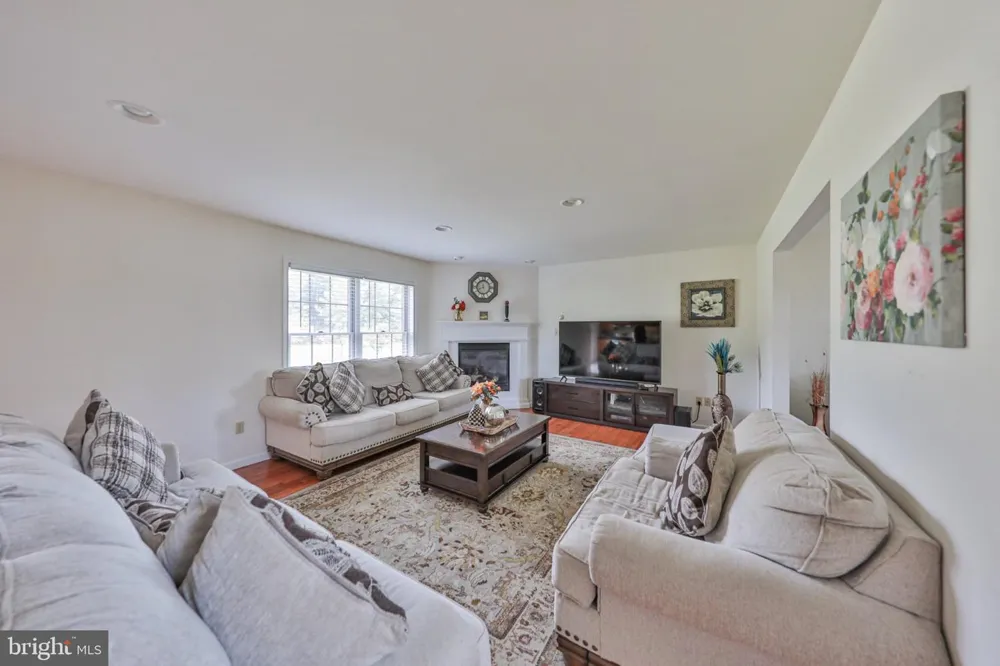 42 LOUIS CIRCLE Drums, PA 18222