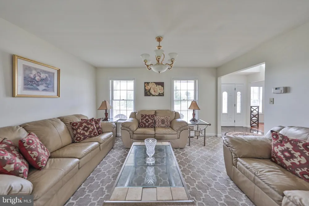42 LOUIS CIRCLE Drums, PA 18222
