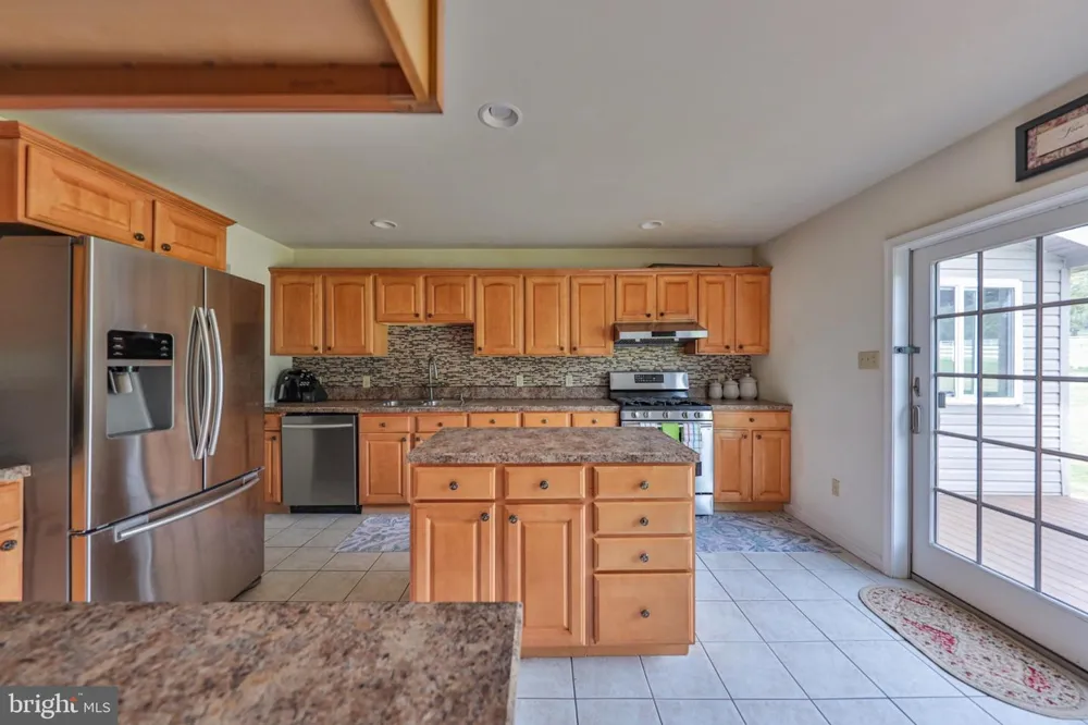 42 LOUIS CIRCLE Drums, PA 18222