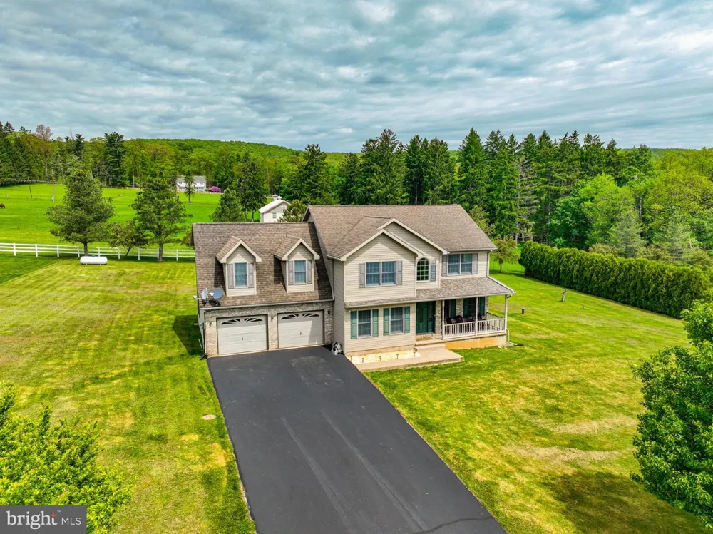 42 LOUIS CIRCLE Drums, PA 18222