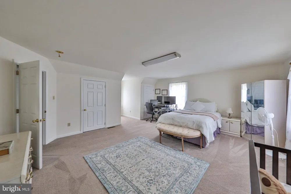 42 LOUIS CIRCLE Drums, PA 18222