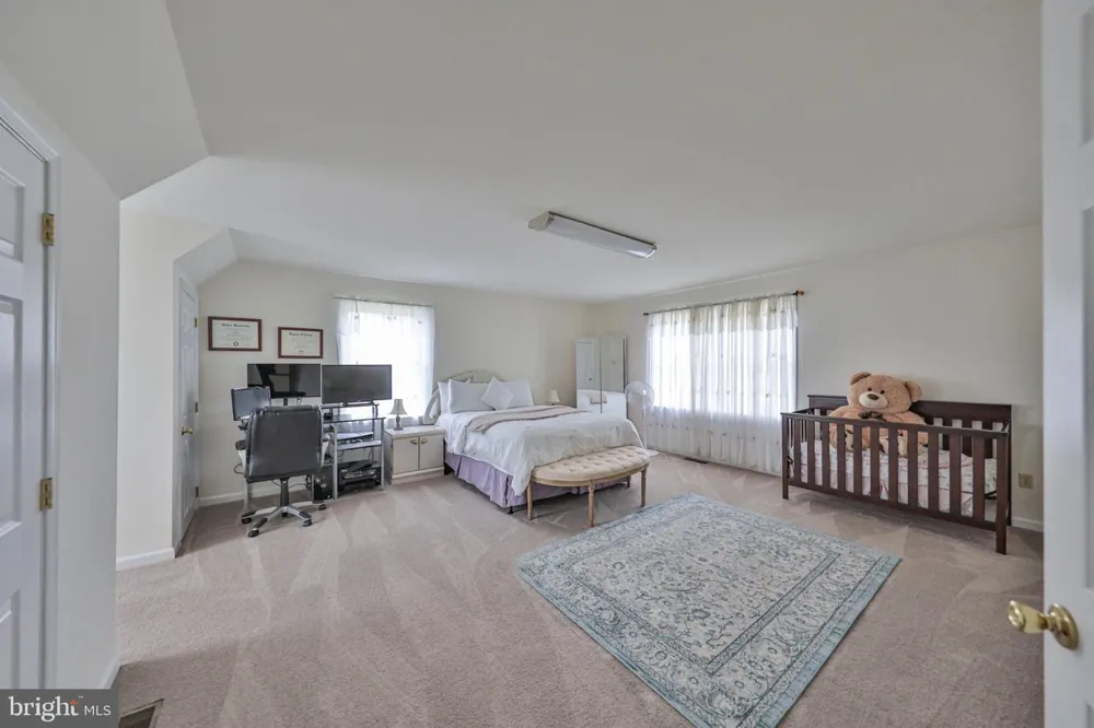 42 LOUIS CIRCLE Drums, PA 18222
