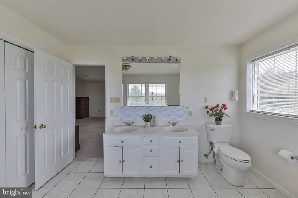 42 LOUIS CIRCLE Drums, PA 18222