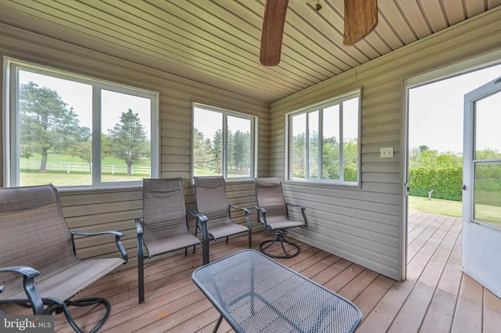 42 LOUIS CIRCLE Drums, PA 18222