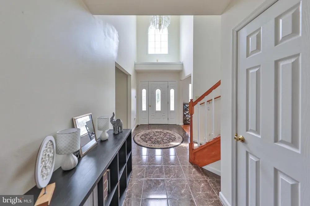 42 LOUIS CIRCLE Drums, PA 18222