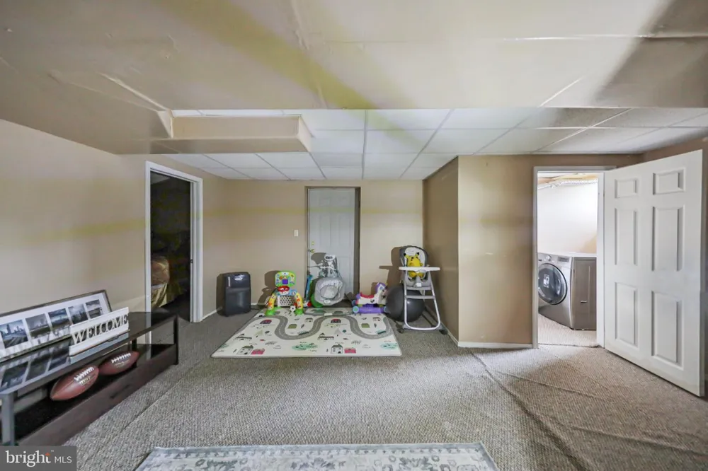 42 LOUIS CIRCLE Drums, PA 18222