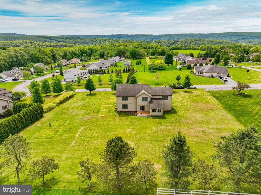 42 LOUIS CIRCLE Drums, PA 18222