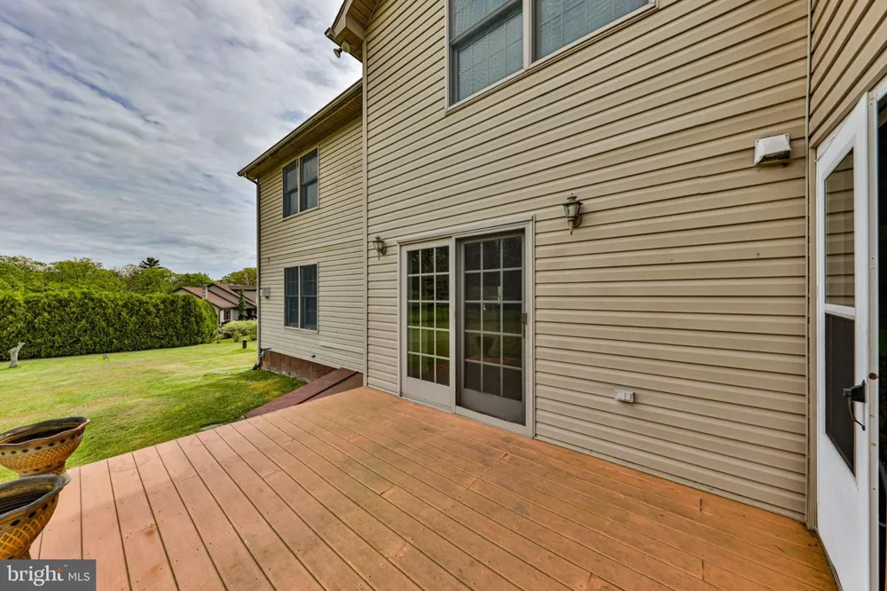 42 LOUIS CIRCLE Drums, PA 18222