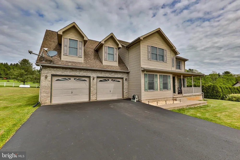 42 LOUIS CIRCLE Drums, PA 18222