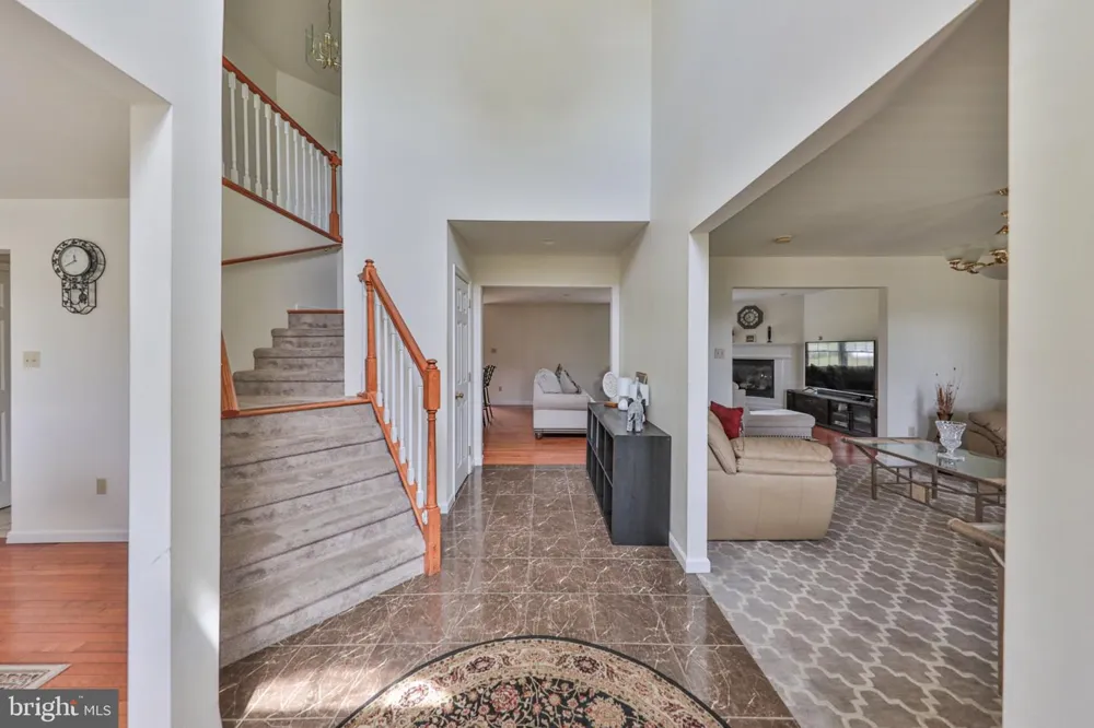 42 LOUIS CIRCLE Drums, PA 18222