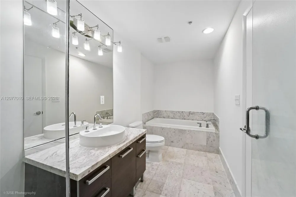 253 NE 2nd St #2104 Miami, FL 33132