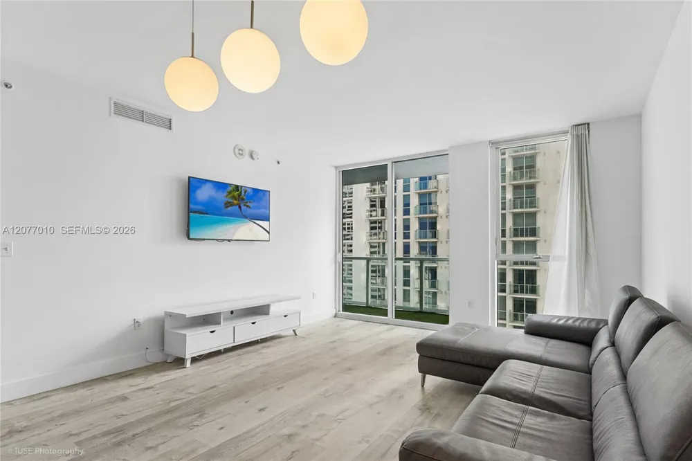 253 NE 2nd St #2104 Miami, FL 33132