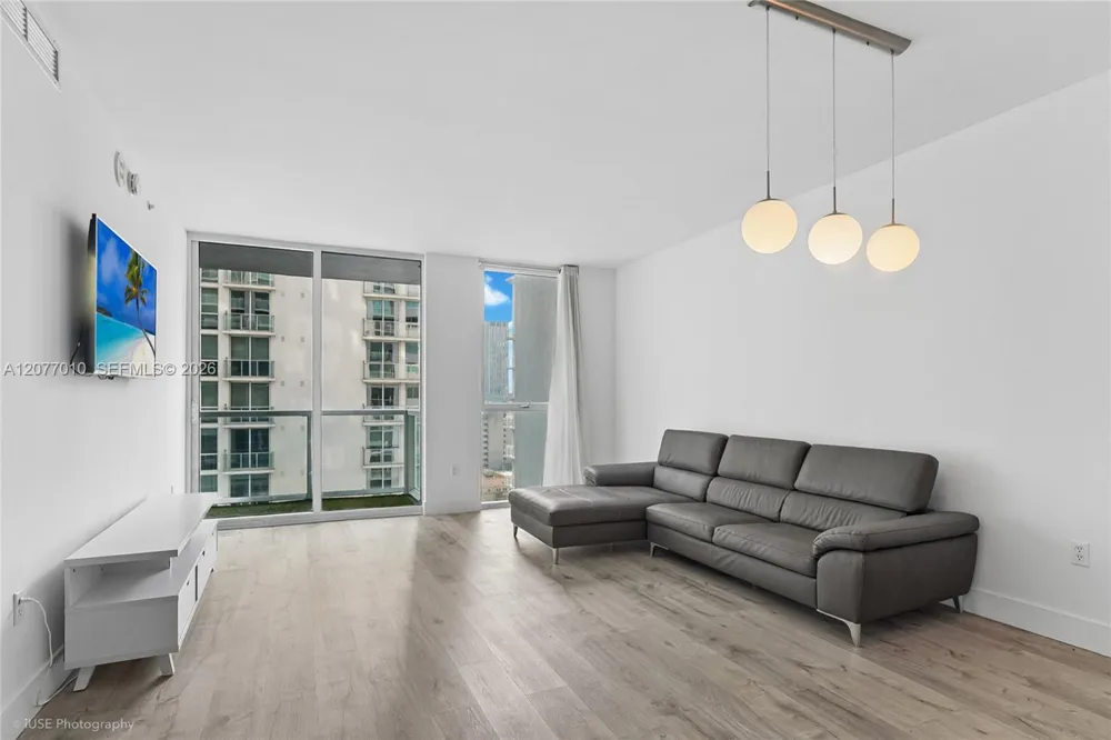 253 NE 2nd St #2104 Miami, FL 33132