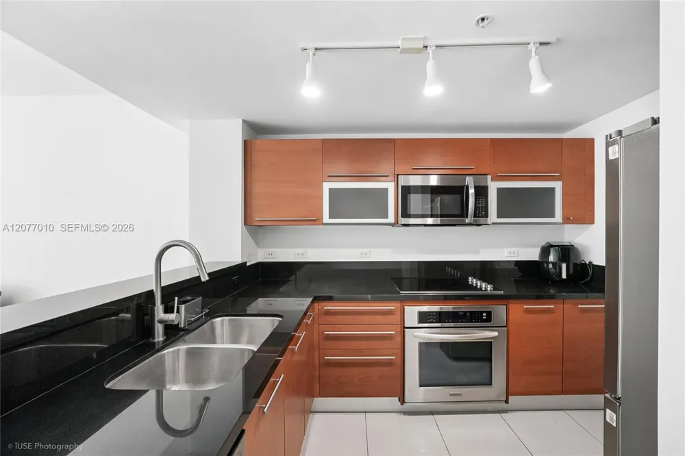 253 NE 2nd St #2104 Miami, FL 33132