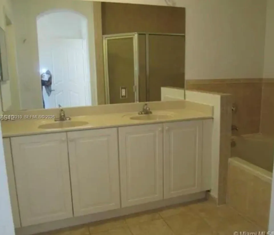 11520 NW 79th Ln Doral, FL 33178