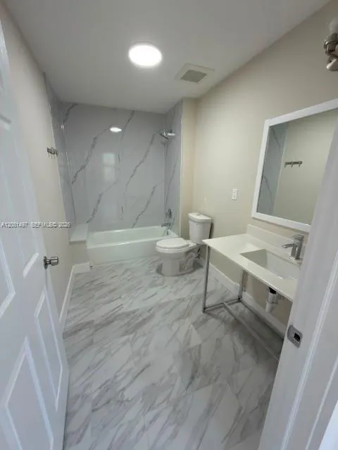 17020 SW 104th Ave #204 Miami, FL 33157