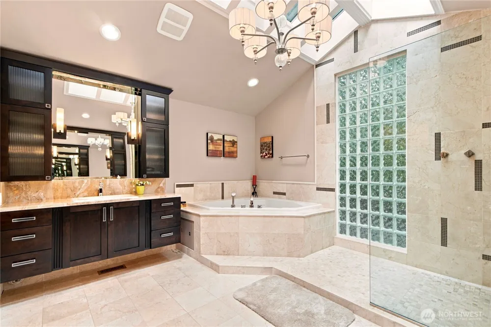 2853 134th Ave NE Bellevue, WA 98005