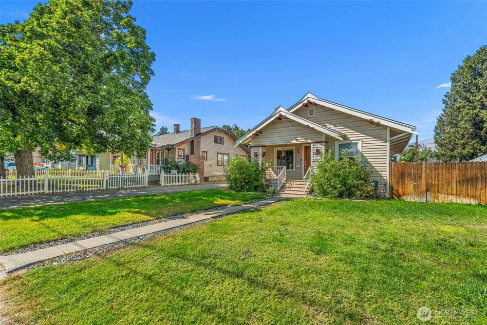 900 Okanogan Avenue Wenatchee, WA 98801