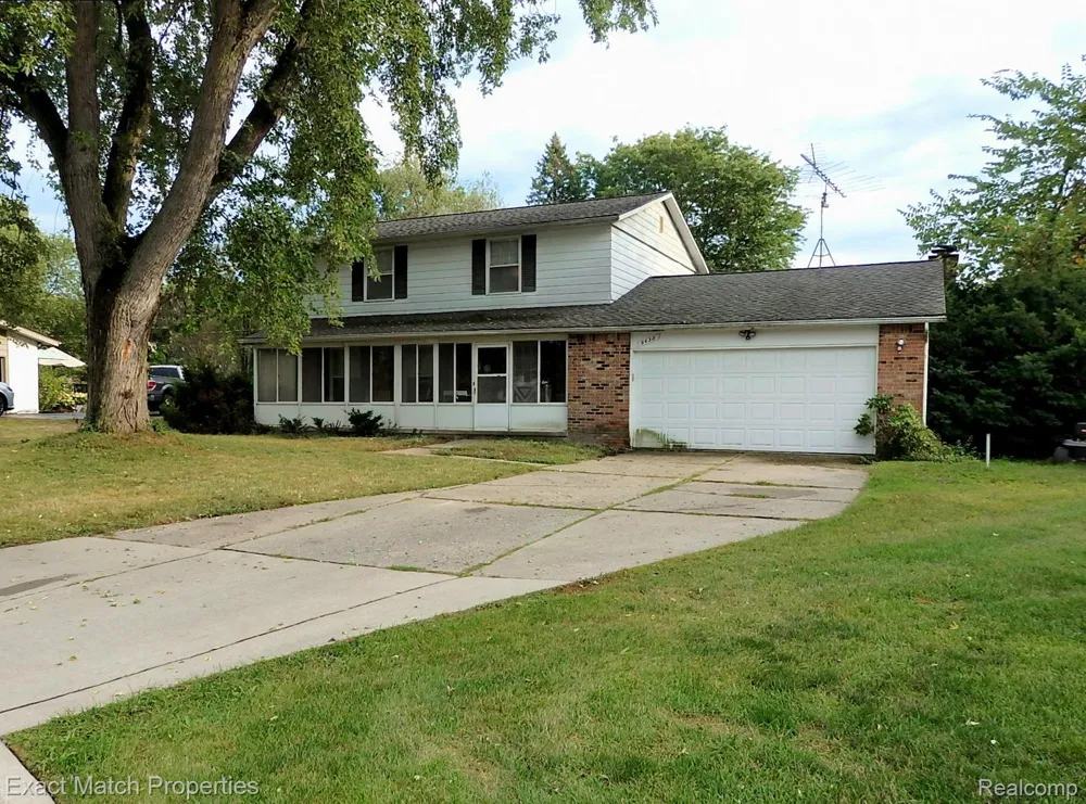 9438 W Shady Grove Court White Lake Charter Township, MI 48386