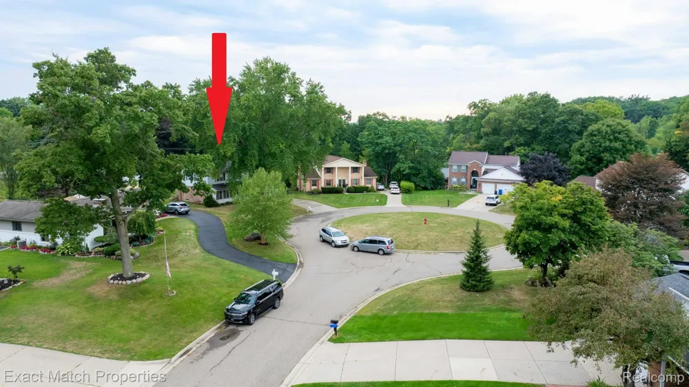 9438 W Shady Grove Court White Lake Charter Township, MI 48386