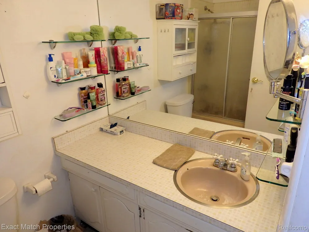 9438 W Shady Grove Court White Lake Charter Township, MI 48386
