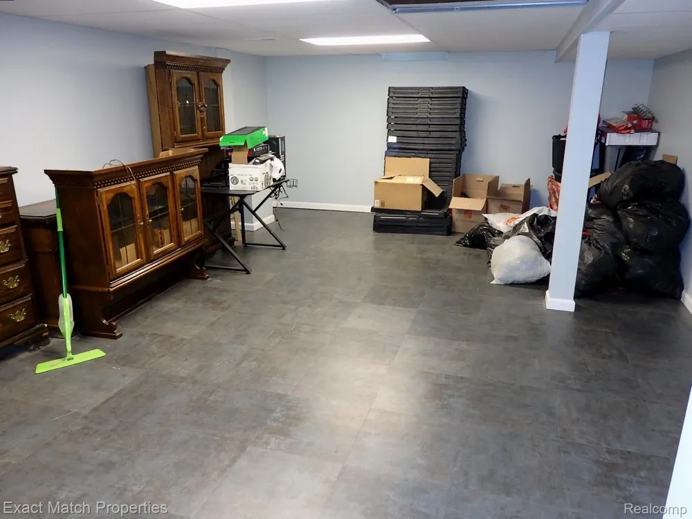9438 W Shady Grove Court White Lake Charter Township, MI 48386