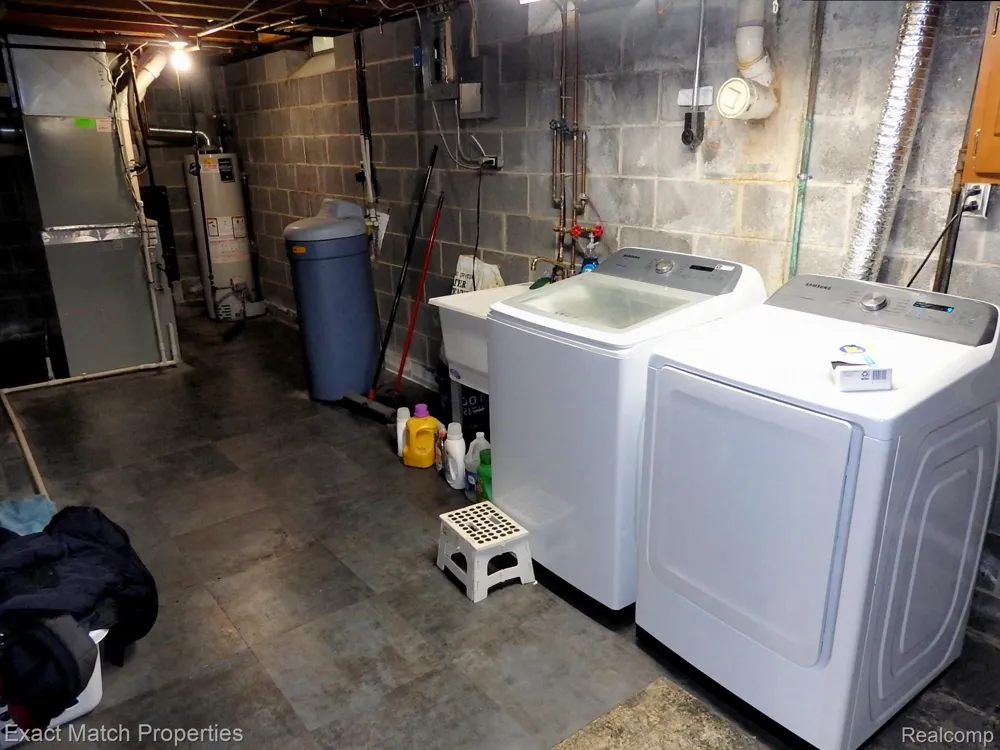 9438 W Shady Grove Court White Lake Charter Township, MI 48386