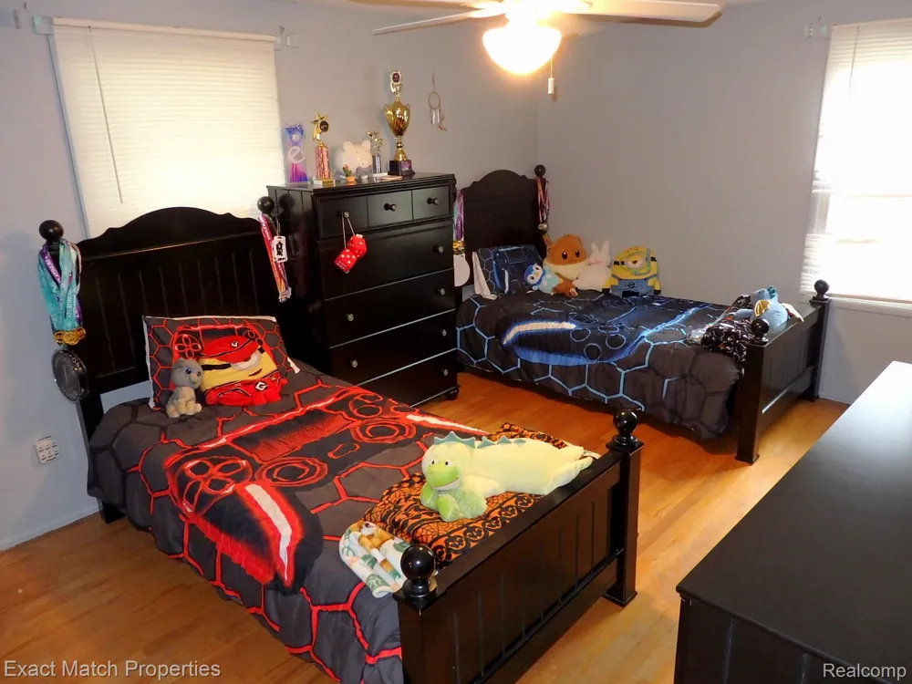 9438 W Shady Grove Court White Lake Charter Township, MI 48386