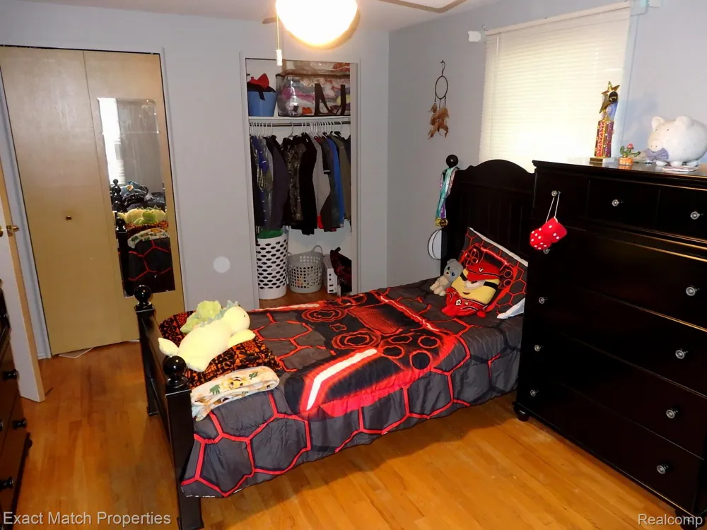 9438 W Shady Grove Court White Lake Charter Township, MI 48386
