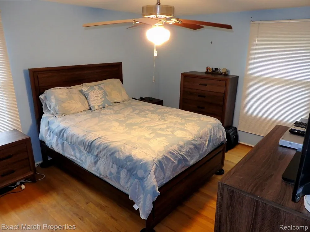 9438 W Shady Grove Court White Lake Charter Township, MI 48386