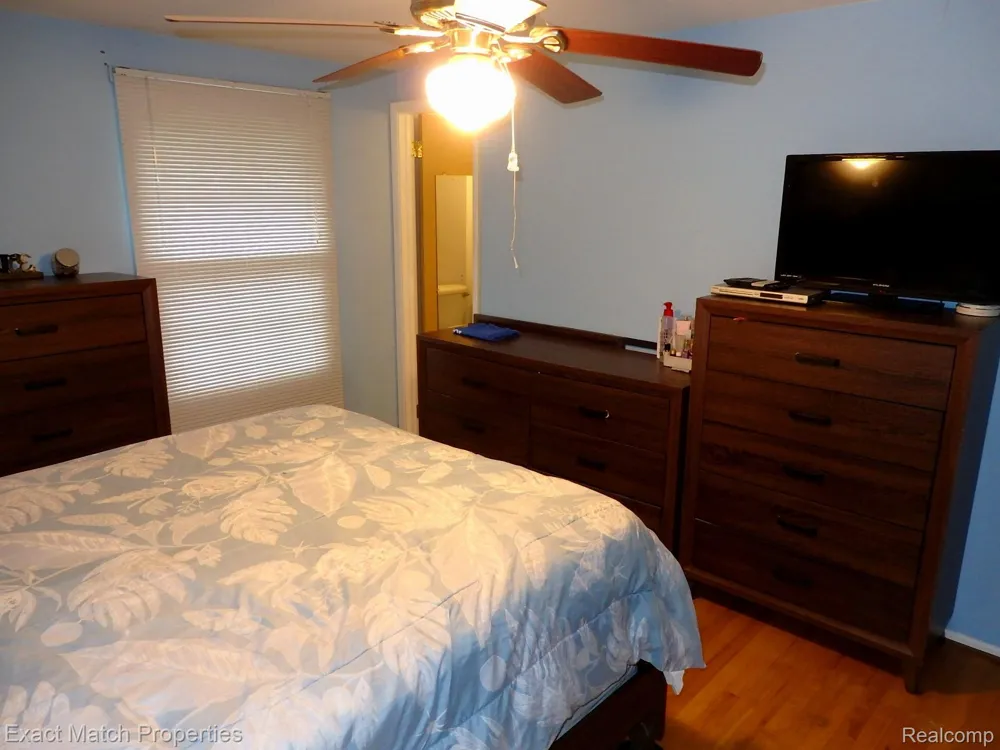 9438 W Shady Grove Court White Lake Charter Township, MI 48386