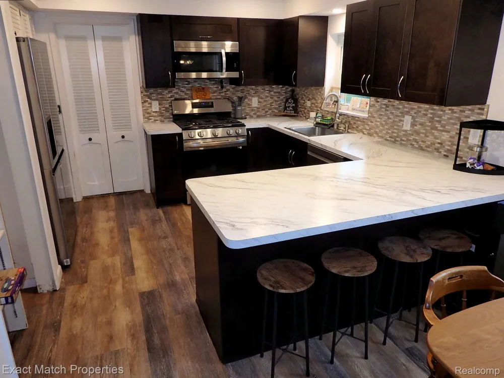 9438 W Shady Grove Court White Lake Charter Township, MI 48386