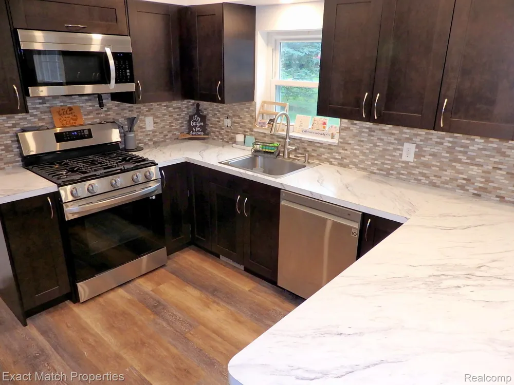9438 W Shady Grove Court White Lake Charter Township, MI 48386
