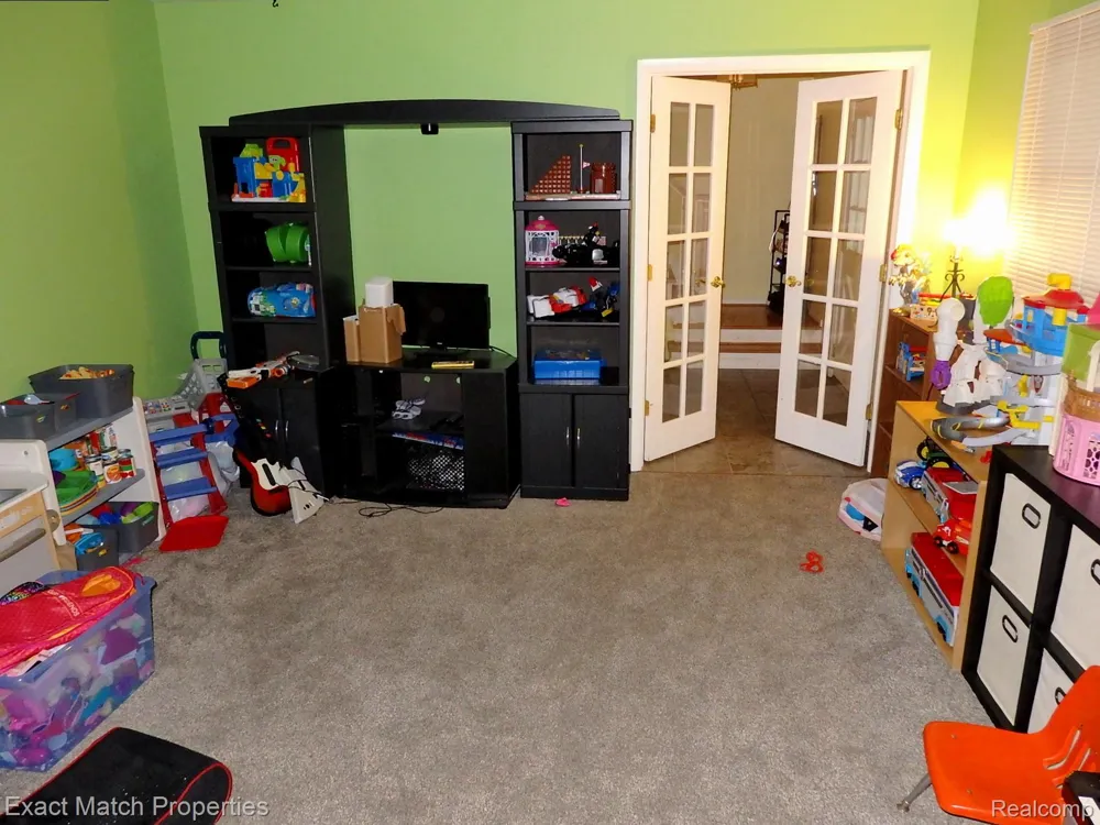 9438 W Shady Grove Court White Lake Charter Township, MI 48386